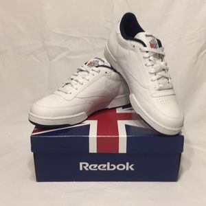 White and Navy Reebok classic men’s size 8 1/2